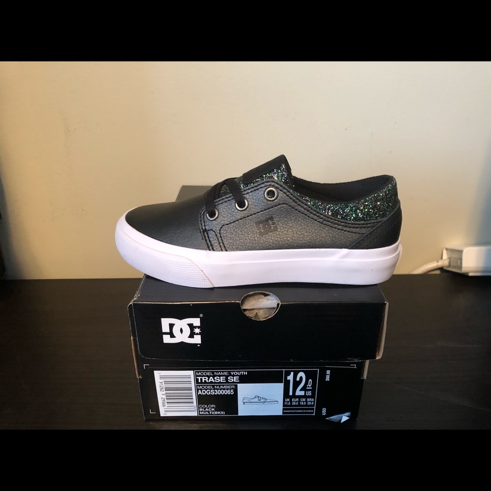 DC Trase Youth Size 12 New in Box